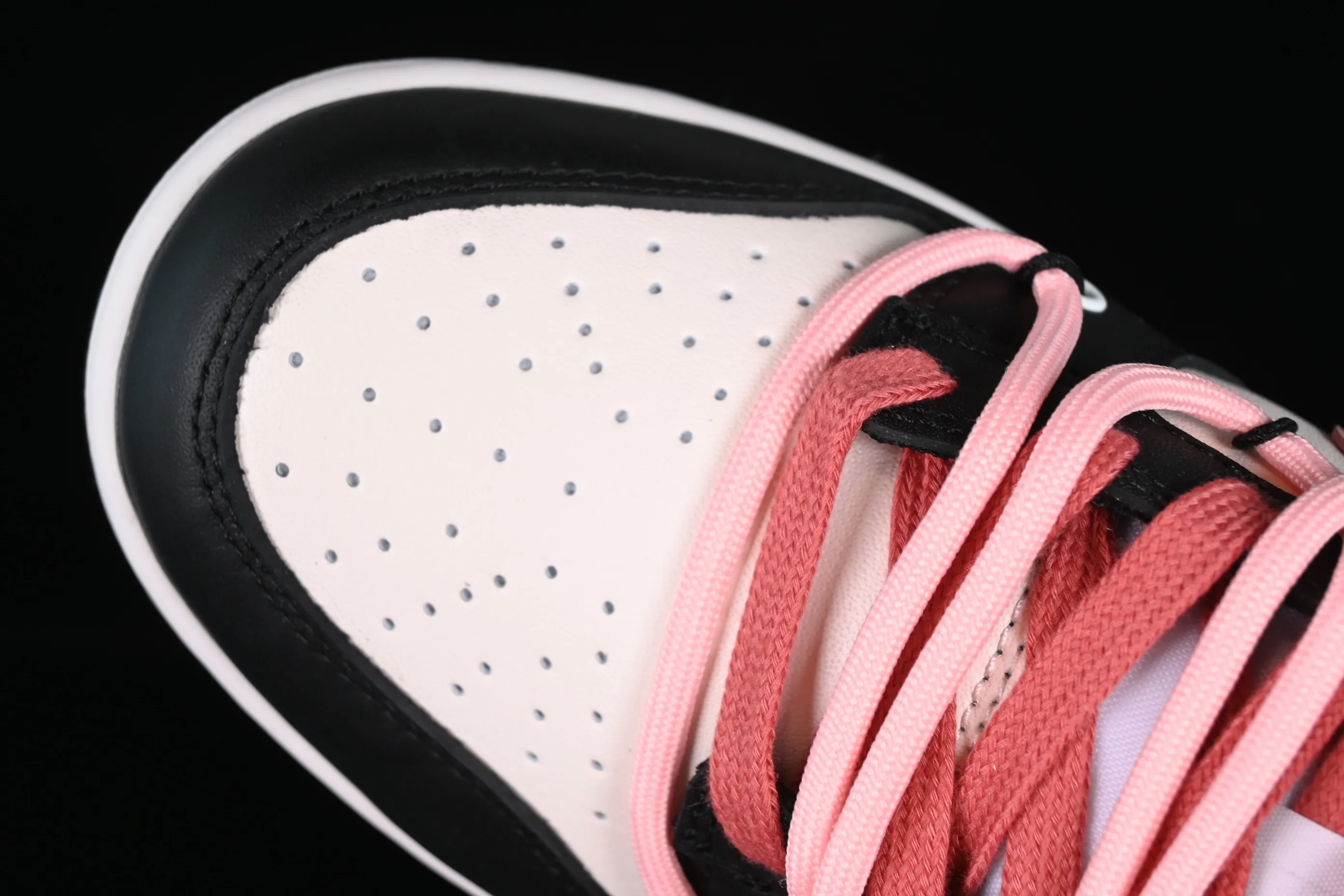All Categories Nk SB Dunk Series Nk SB Dunk Low Low-top Sneakers Nk Dunk Low Panda Prank-Summer Theme Gesanghua Strawberry Oreo SB Strap Low-top Casual Sneakers CW1590-100